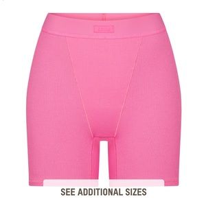 Skims cotton rib boxer 🩷